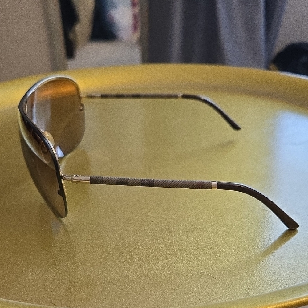 Burberry Brown Gradient Shield Sunglasses with Check Pattern Case - Picture 3 of 3